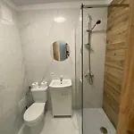 Krysztalowa Przystan 홀리데이파크 *